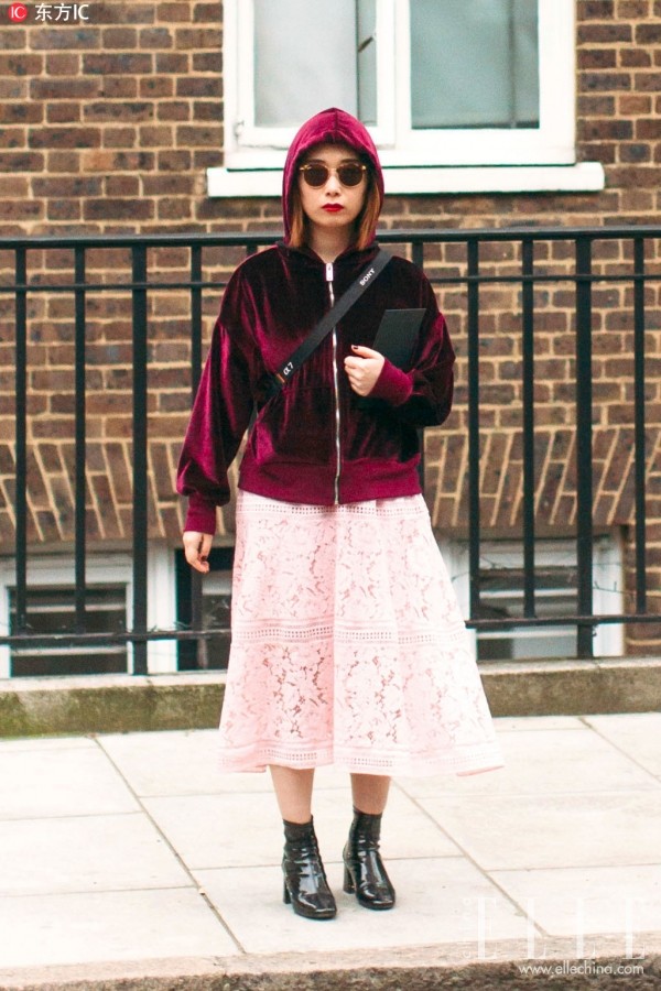 春天的正确打开方式：卫衣+半裙