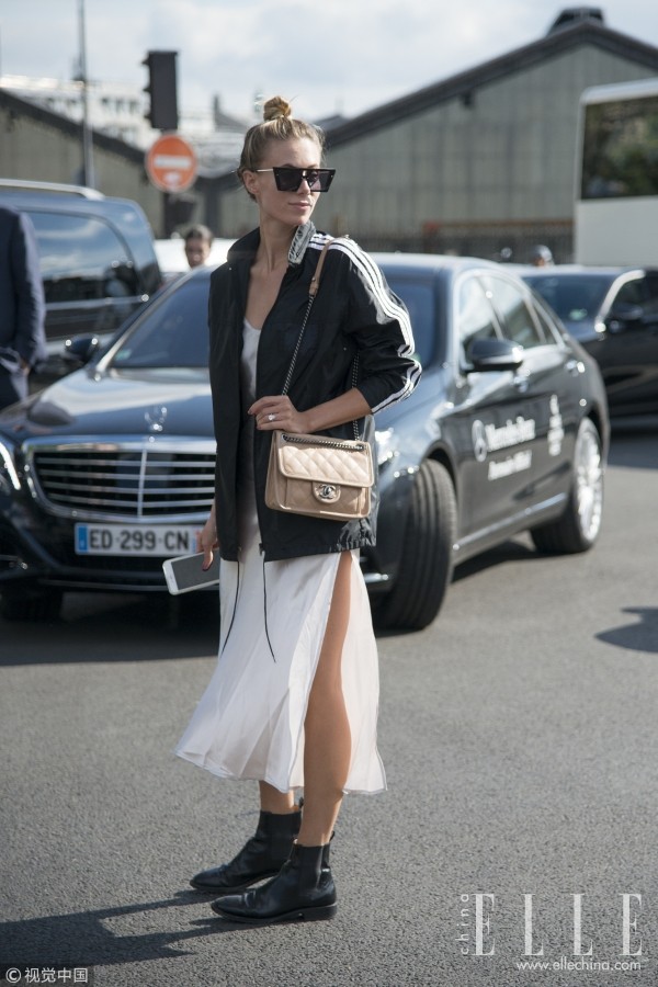 减龄到18岁靠什么?杨幂同款运动风单品!