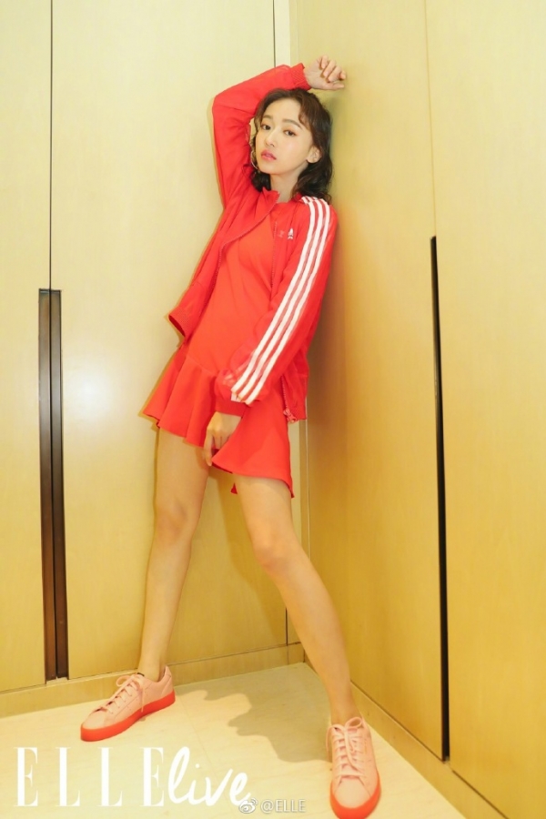 减龄到18岁靠什么?杨幂同款运动风单品!