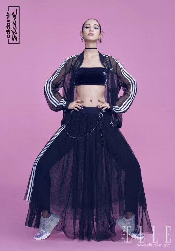 减龄到18岁靠什么?杨幂同款运动风单品!