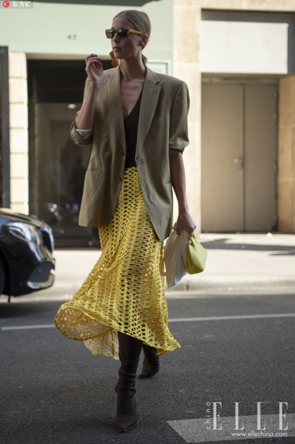 多年暗沉肌表示:最显白衣服是鹅黄色