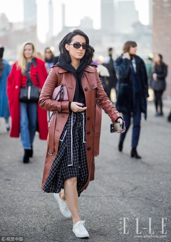 风衣+连帽衫,又帅又有活力的开春造型