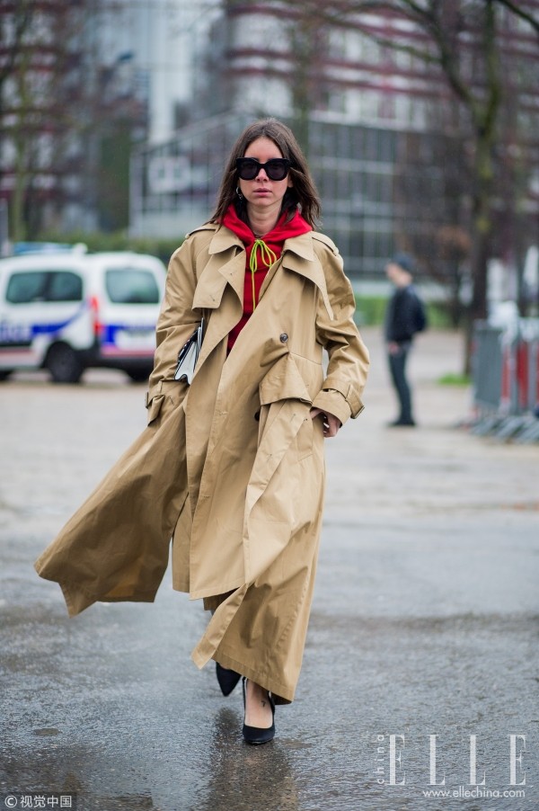 风衣+连帽衫,又帅又有活力的开春造型