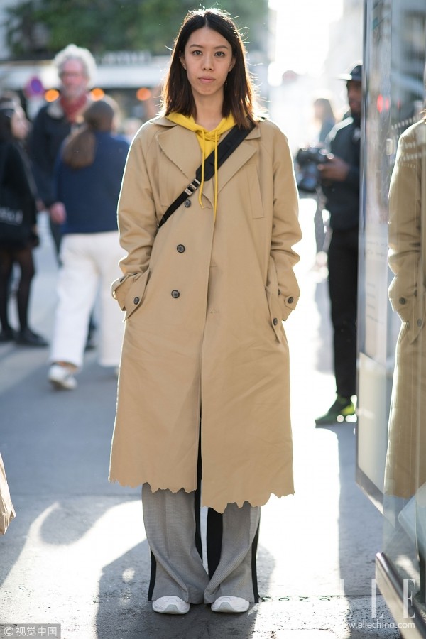 风衣+连帽衫,又帅又有活力的开春造型