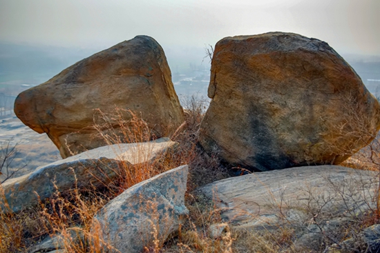 石头记——读沂蒙老杆(翟小锋)的摄影集《大地母亲的恩赐》