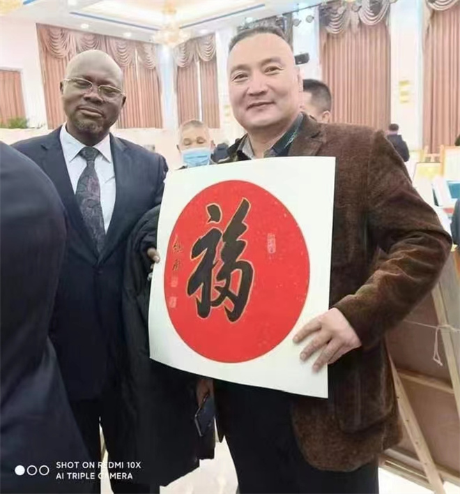 追寻毛体艺术:翰墨丹青,伟人风范 ——记毛体艺术家贾红甫