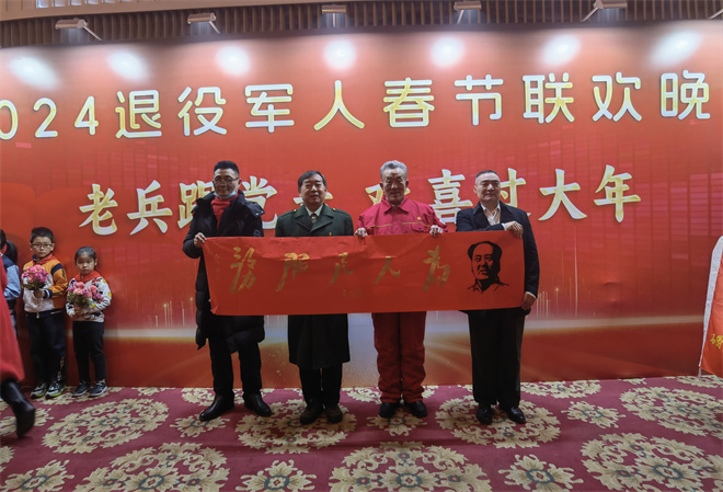 追寻毛体艺术:翰墨丹青,伟人风范 ——记毛体艺术家贾红甫